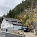 Nyaraló Familienfreundliches Haus Mit Eingezaeuntem Garten