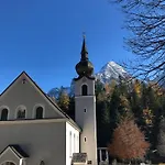 Familienfreundliches Haus Mit Eingezaeuntem Garten *