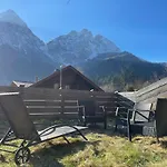 Familienfreundliches Haus Mit Eingezaeuntem Garten Biberwier