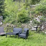 Familienfreundliches Haus Mit Eingezaeuntem Garten *