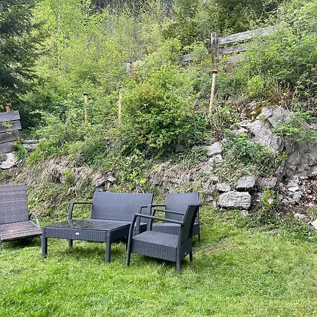 Familienfreundliches Haus Mit Eingezaeuntem Garten *