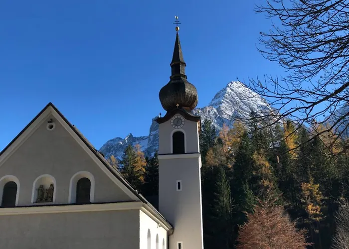 Familienfreundliches Haus Mit Eingezaeuntem Garten *