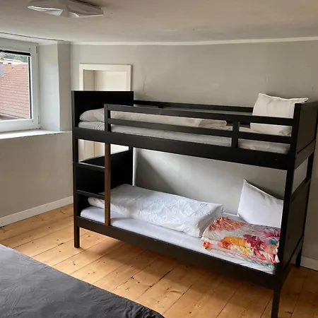 Familienfreundliches Haus Mit Eingezaeuntem Garten بيت للعطل ببيرفيير