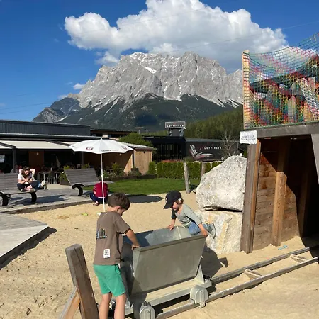 Holiday home Familienfreundliches Haus Mit Eingezaeuntem Garten